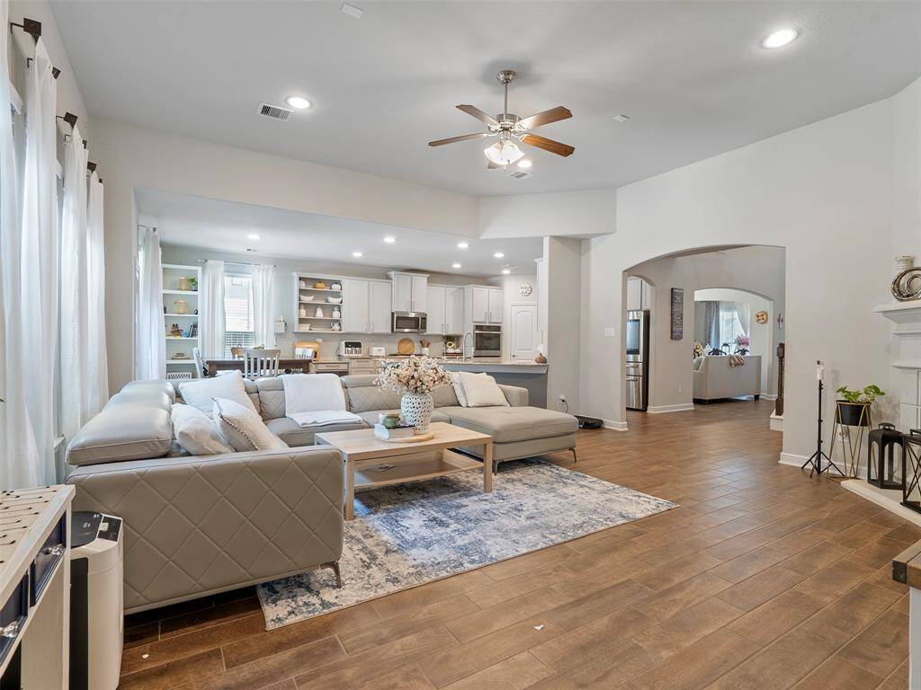 Spacious Family Room