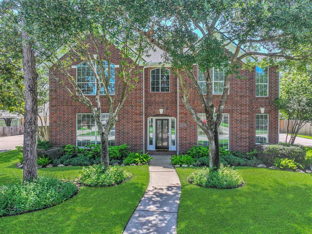 Welcome to 2833 Everett Drive! This traditional red brick elevation offers stunning curb appeal, framed by mature shade trees, lush landscaping, & an oversized 3-car garage - located in the Windsor Estates community in highly acclaimed Friendswood ISD.