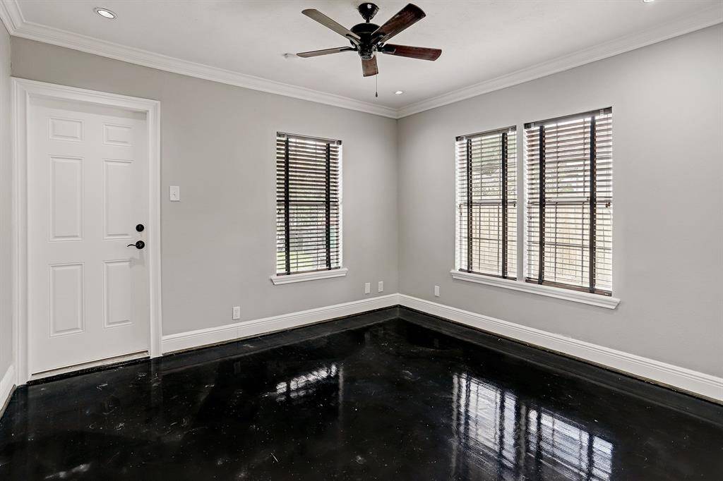 THIS PICTURESQUE & SWEET HOME IS READY FOR IMMEDIATE  MOVE IN!