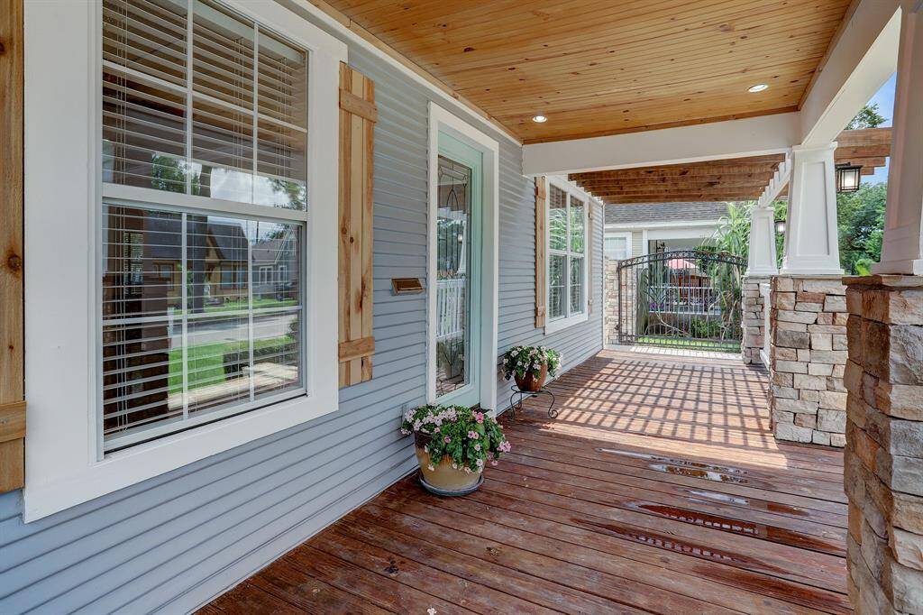 SPACIOUS FRONT PORCH ALLOWS AMPLE ROOM FOR OUTDOOR SEATING AND PLANTERS GALORE.