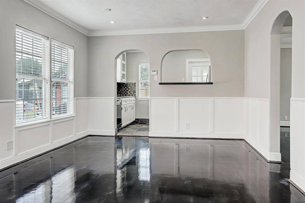 CHEF'S DREAM KITCHEN OFFERS A PLETHORA OF CABINET SPACE, DRAWERS & COUNTERTOPS FOR FOOD PREPARATION!