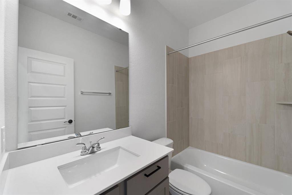 Full bathroom upstairs between the two bedrooms.