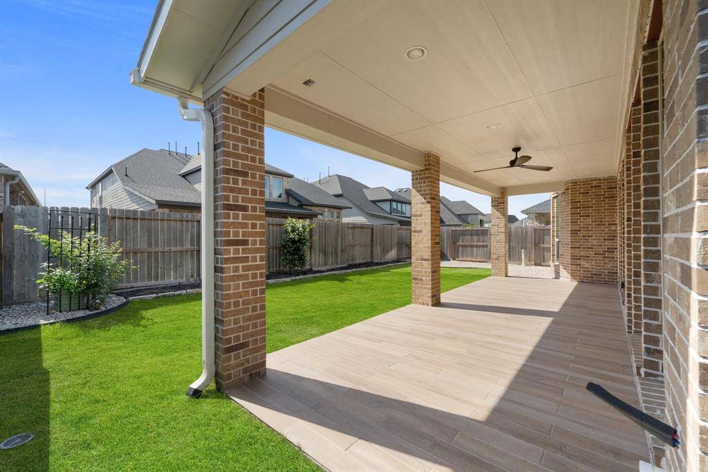 Another view of the spacious back patio