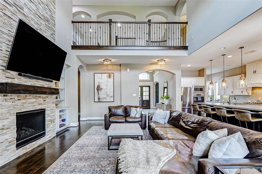 Whether hosting lively gatherings or enjoying a peaceful evening at home, this luminous living room provides ample space for both relaxation and entertaining. From elegant dinner parties to casual get-togethers, the expansive layout effortlessly accommodates any occasion with grace and style.