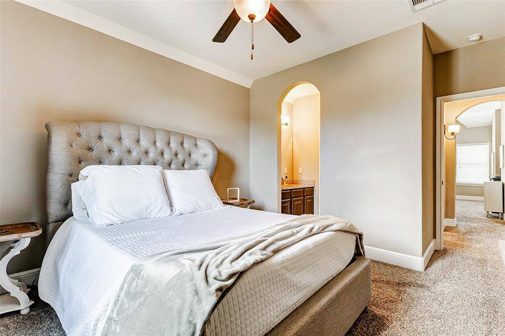 Upstairs, you’ll find threeadditional bedrooms, eachfeaturing its own private ensuitebathroom to ensure comfort andconvenience for all. Eachbedroom is thoughtfullyappointed with plush carpeting, aspacious closet, and picturewindows that fill the rooms withnatural light.