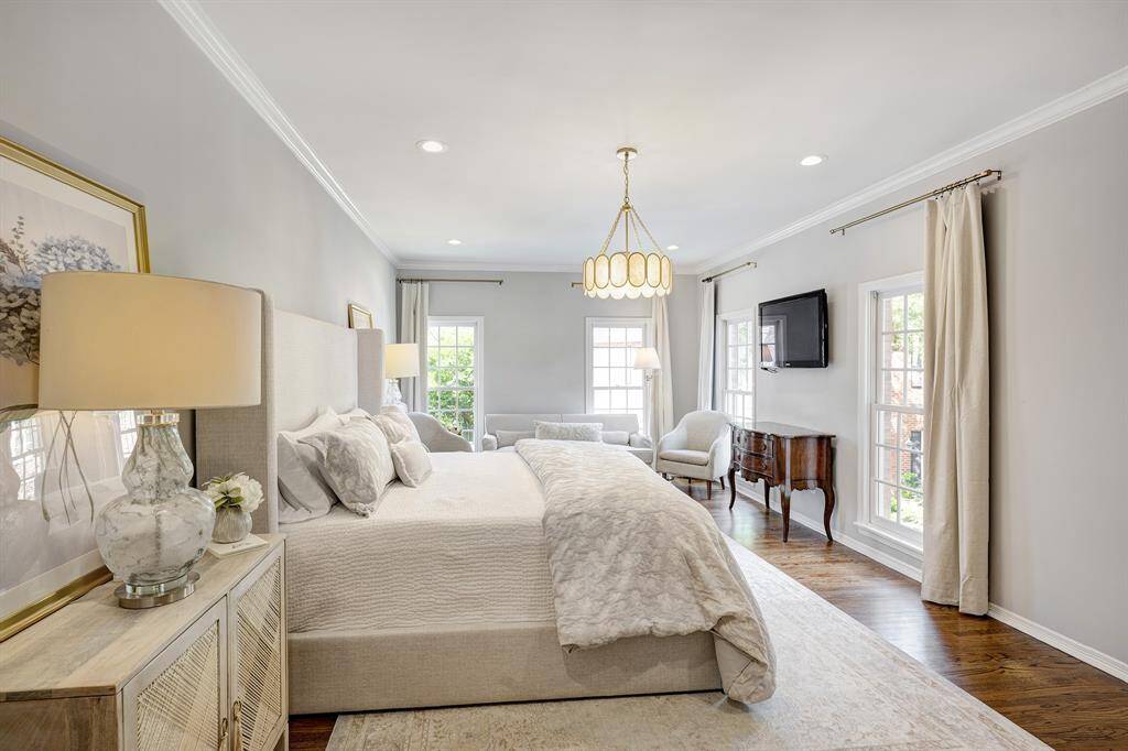 Generous breakfast room allows room for everyone to gather in the heart of the home!