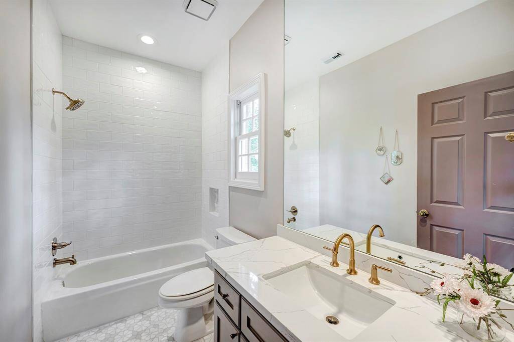 Dual sinks, natural light, beautiful hardware...all tastefully appointed and super functional