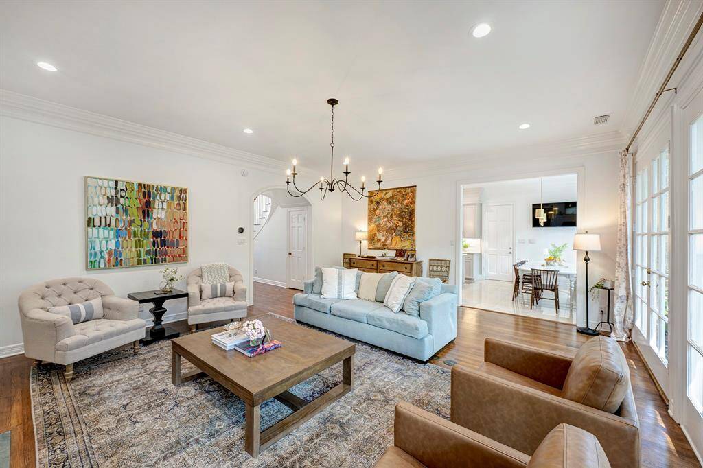 Generous family room with lovely views and 10ft ceilings.