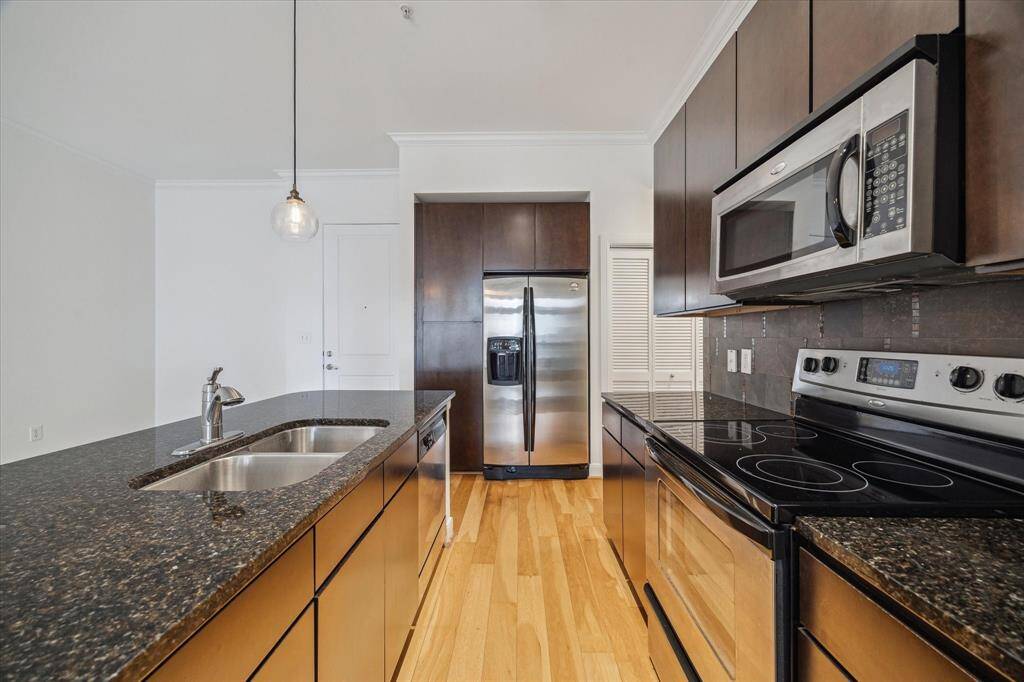 Top of the line stainless electric appliances, stove, fridge, microwave, dishwasher & sink