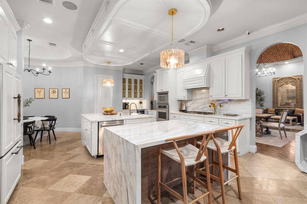 The open design seamlessly connects to a cozy dining area and living spaces, creating a great flow for entertaining.