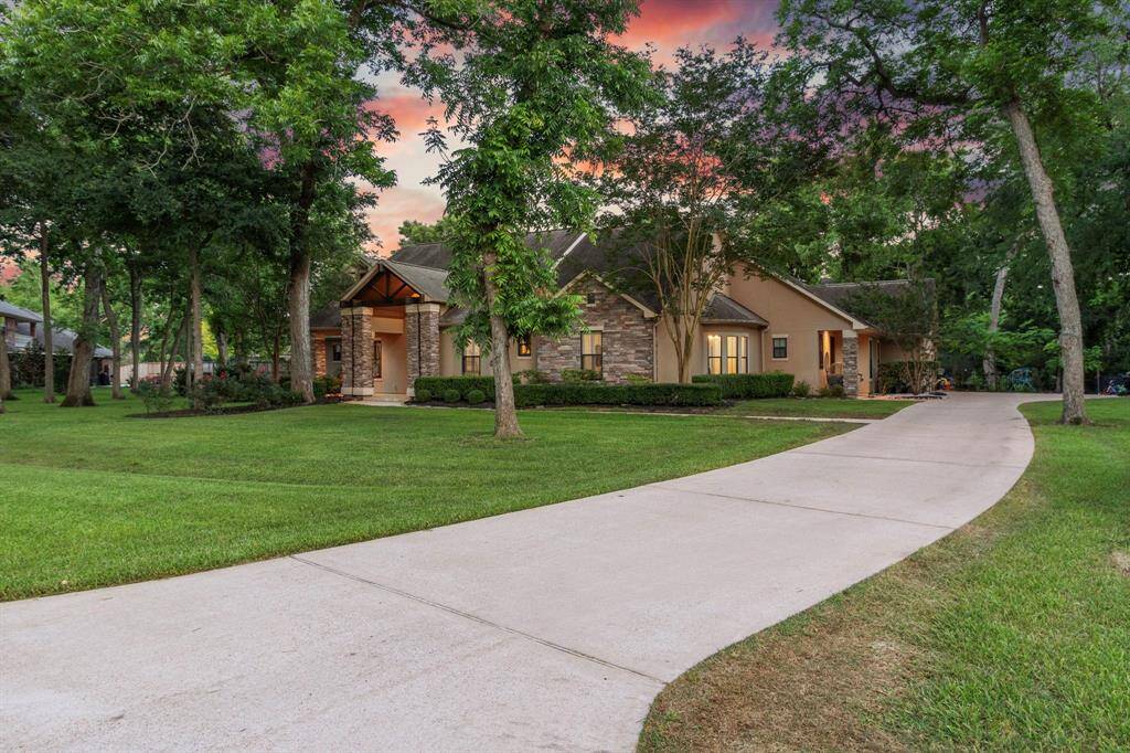This sophisticated front porch home is nestled in a highly desirable section of Texana Plantation that is known for it's mature trees.
