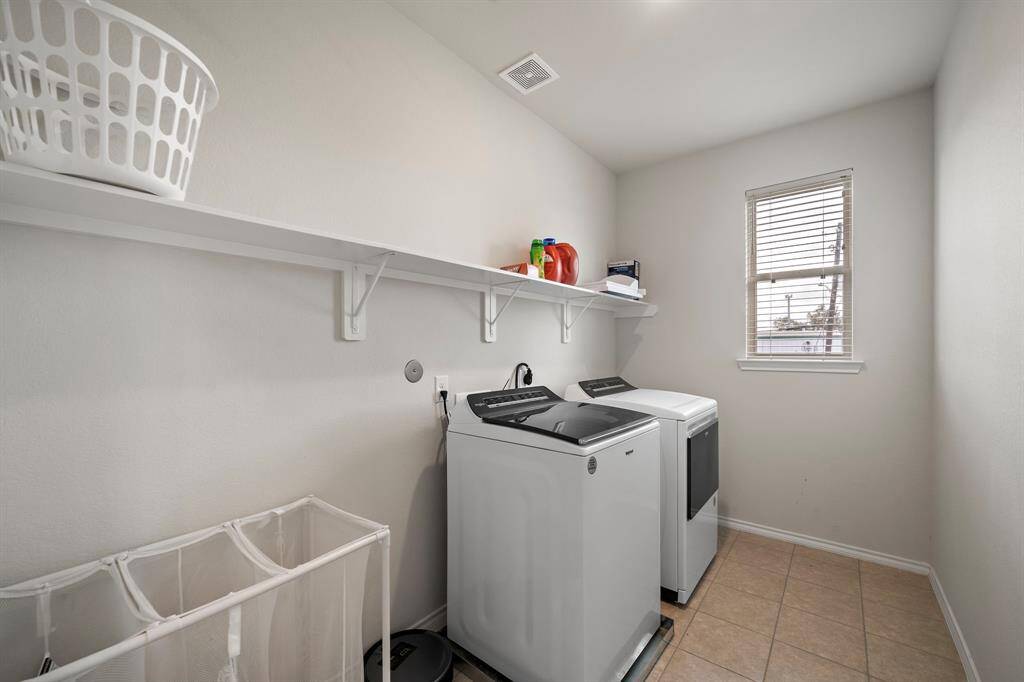 Spacious laundry room that you can actually USE!