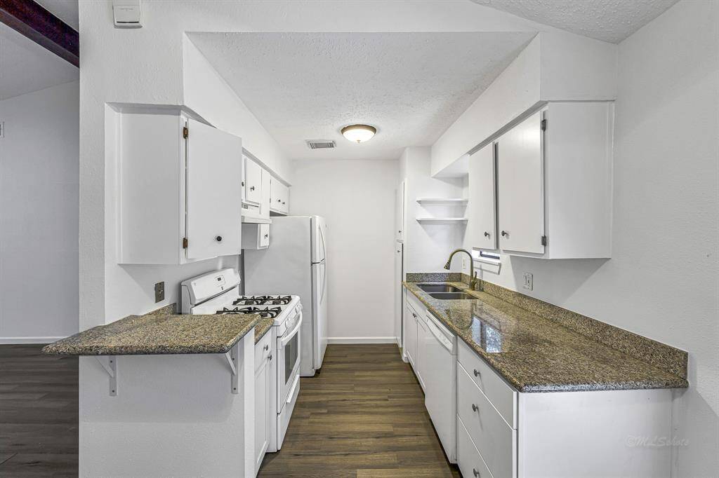 Kitchen has gas stove/range and good cabinet space