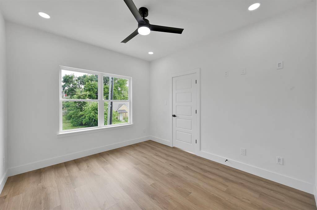 Another view (no carpet!)