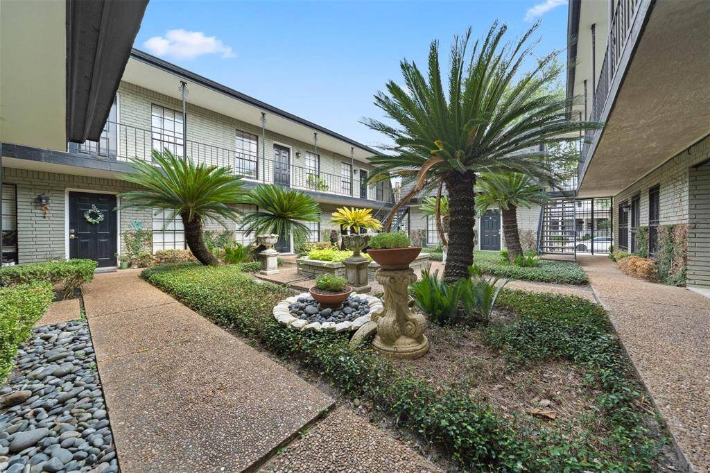 Courtyard !