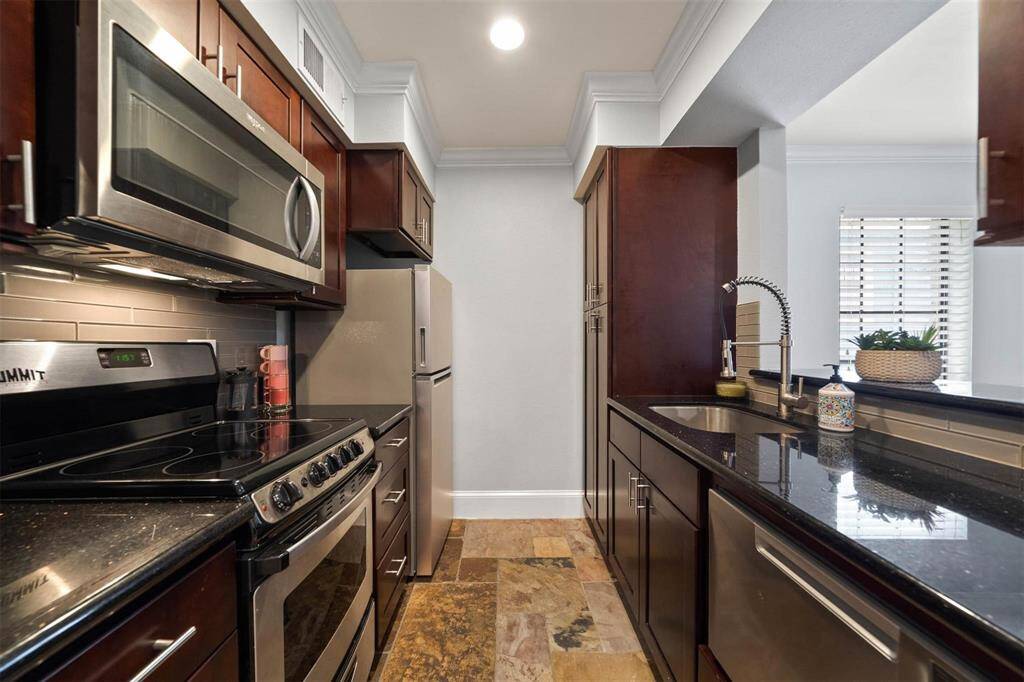 Totally remodeled Kitchen w/ Granite*Upgraded Cabinets + Recent Appliances