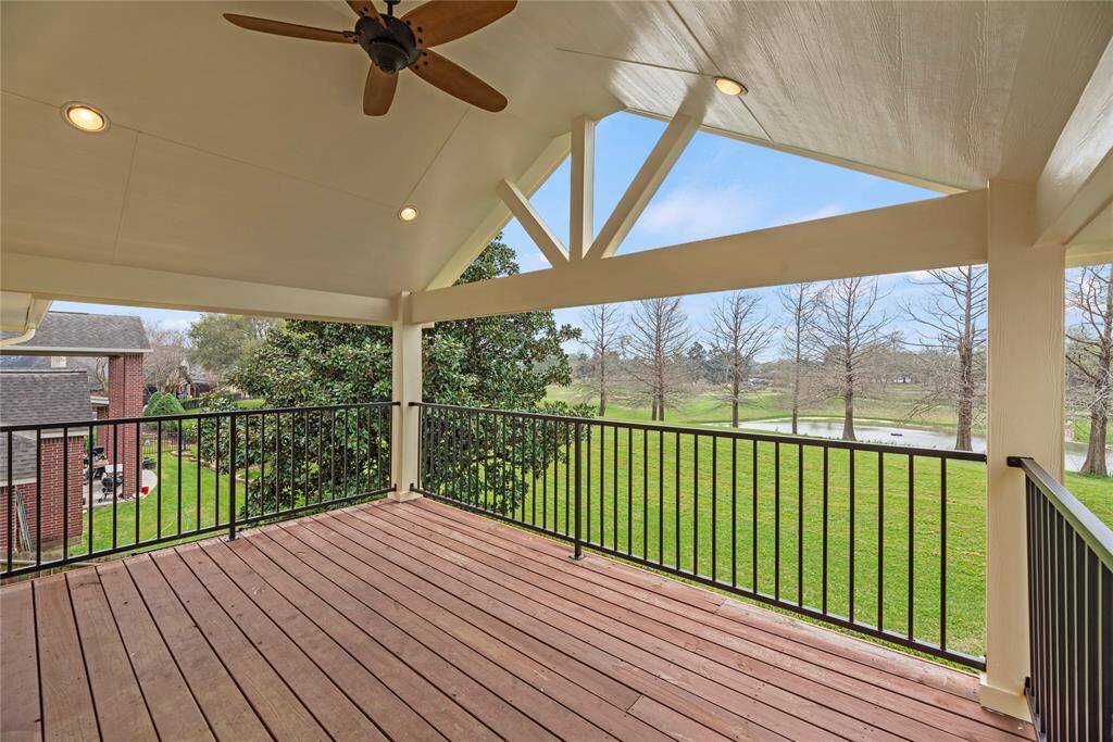 Sit in the shade of the covered patio, as you enjoy the cool breeze of the above ceiling fan. Recessed lighting also makes evening gatherings possible and supremely comfortable.