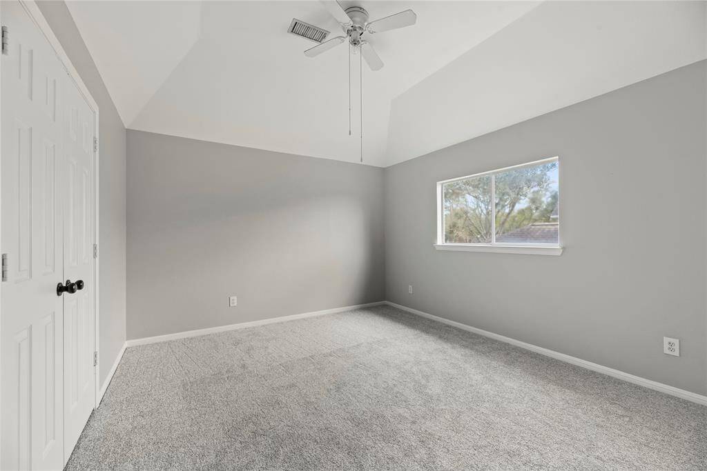 Whether a tiny princess or a little prince, every child would enjoy having such an attractive and big bedroom. Soft carpet ensures safe play, while the ceiling fan keeps them cool and happy.