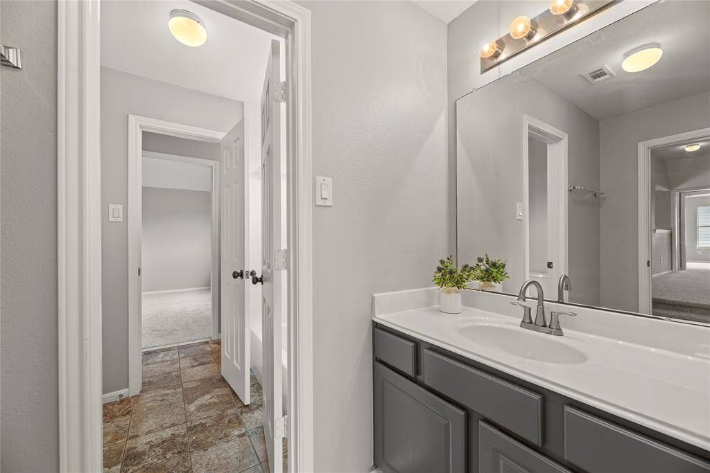 Jack-and-Jill bathrooms are especially welcome additions to any home with multiple children, guests, or harmlessly quarrelsome family members! Everyone gets what they need and want with an abundant choice of options.