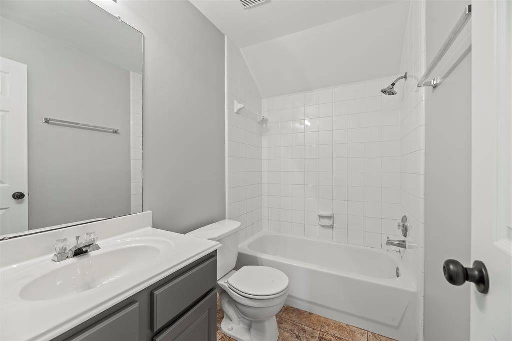 Multiple shower and tub combinations in the home make life easier and more gratifying. Guests are sure to appreciate the convenience of multiple bathing and grooming options.