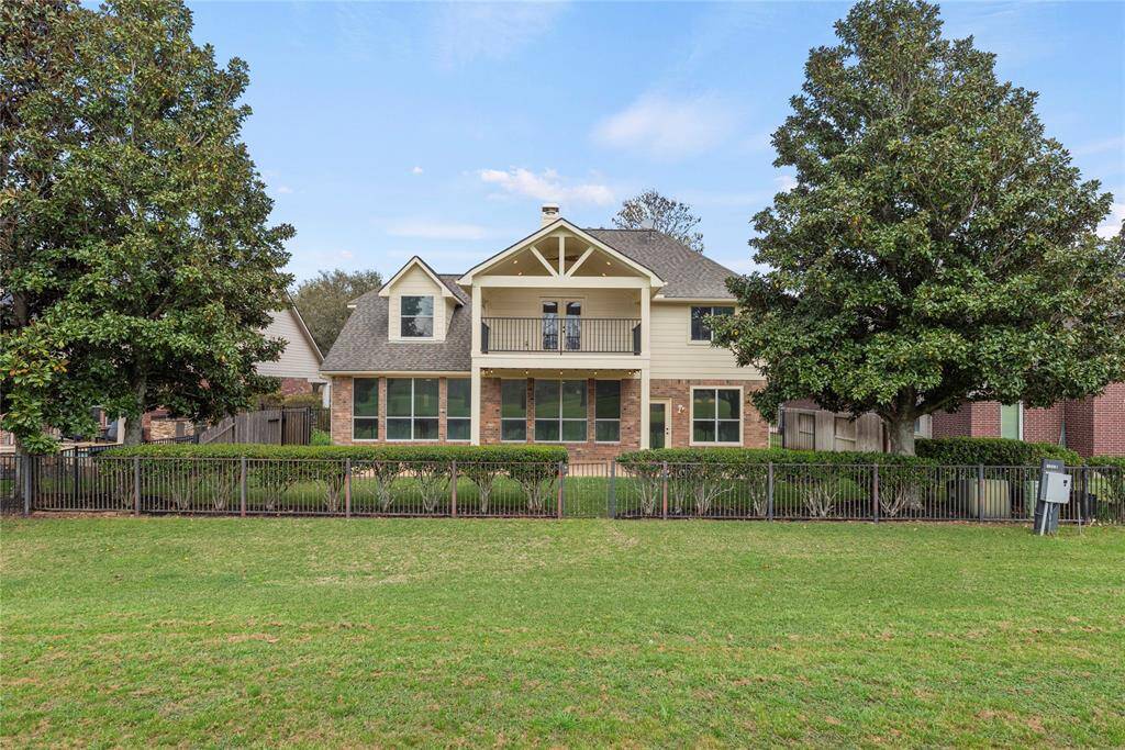 With easy access to Highway 6 and the Fort Bend Tollway, this home offers the perfect blend of luxury, convenience, and community.