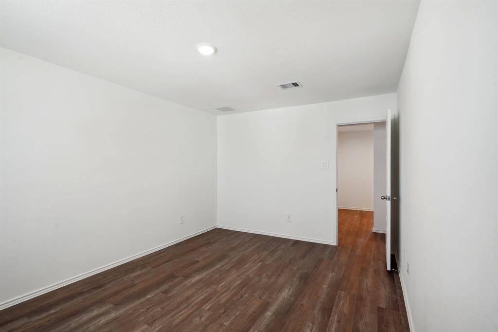 Secondary bedroom