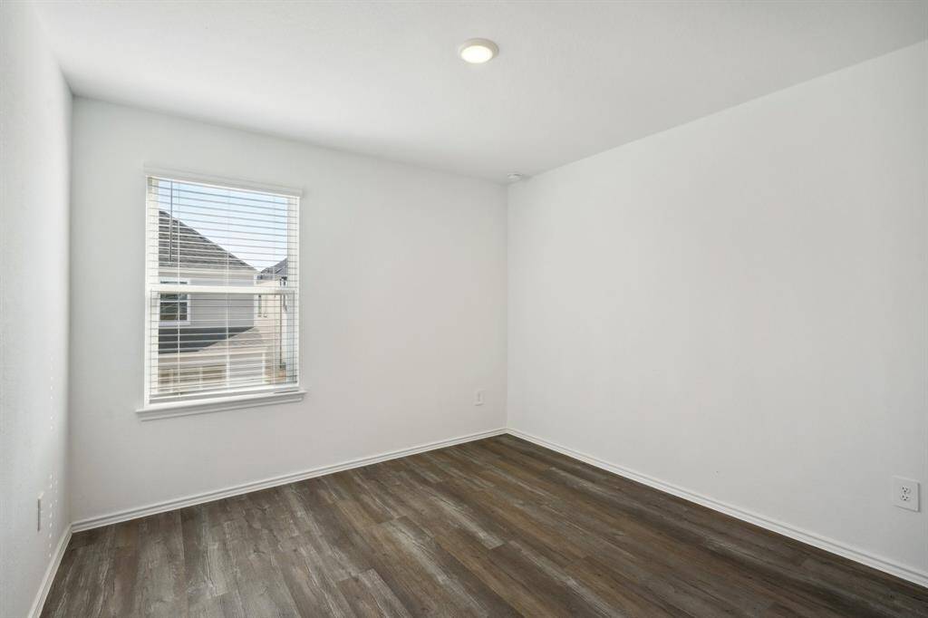 Secondary bedroom