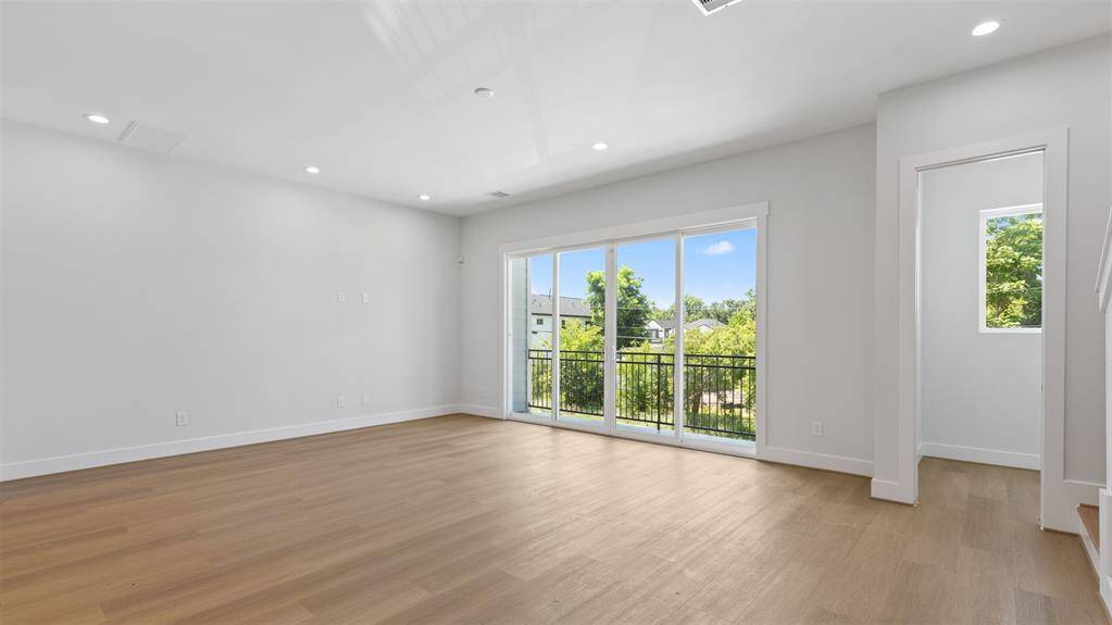 Welcome to a living room thateffortlessly combines comfort andstyle.