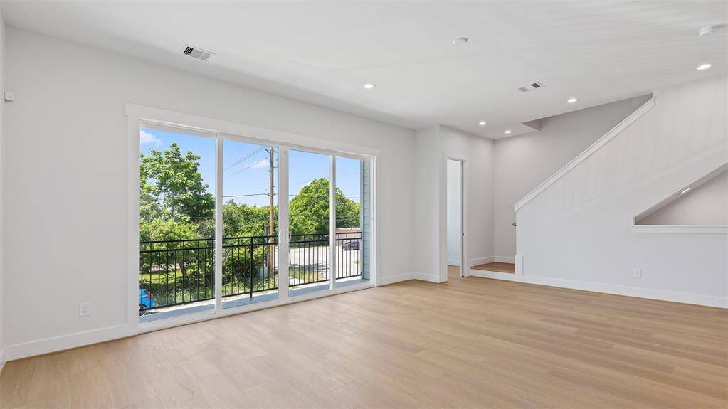 Abundant natural light poursthrough windows, creating a brightand inviting atmosphere.