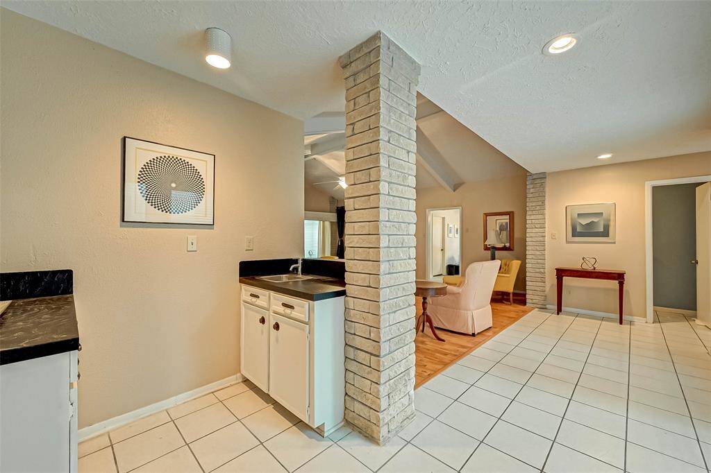 Wonderful wet bar adjoining the family room.