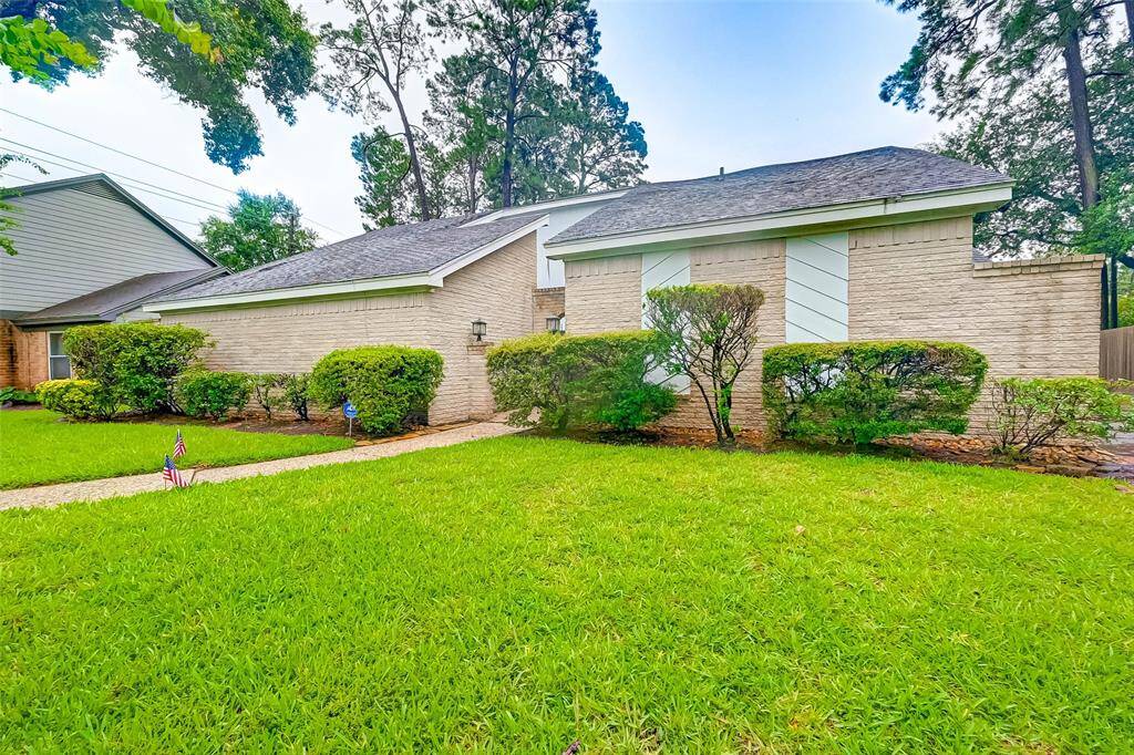 Nicely landscaped front lawn.