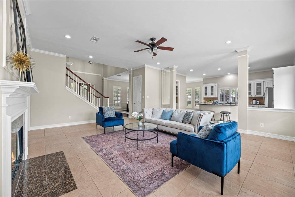 Entertaining is a cinch with an open floor plan. Watch the game in the living room, while others gather in the kitchen around the spread of appetizers, chips, and dip.