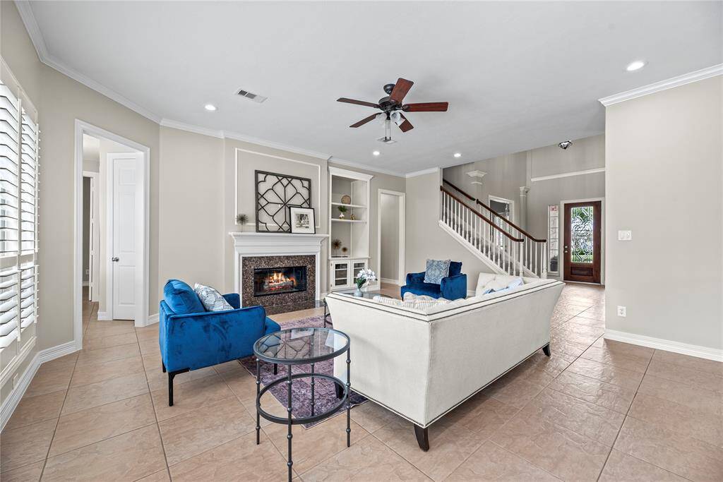 Time spent with loved ones in the family room is easily cherished! Make early morning coffee and hot chocolate, turn on the gas fireplace, and rotate telling original stories by the flickering flames!