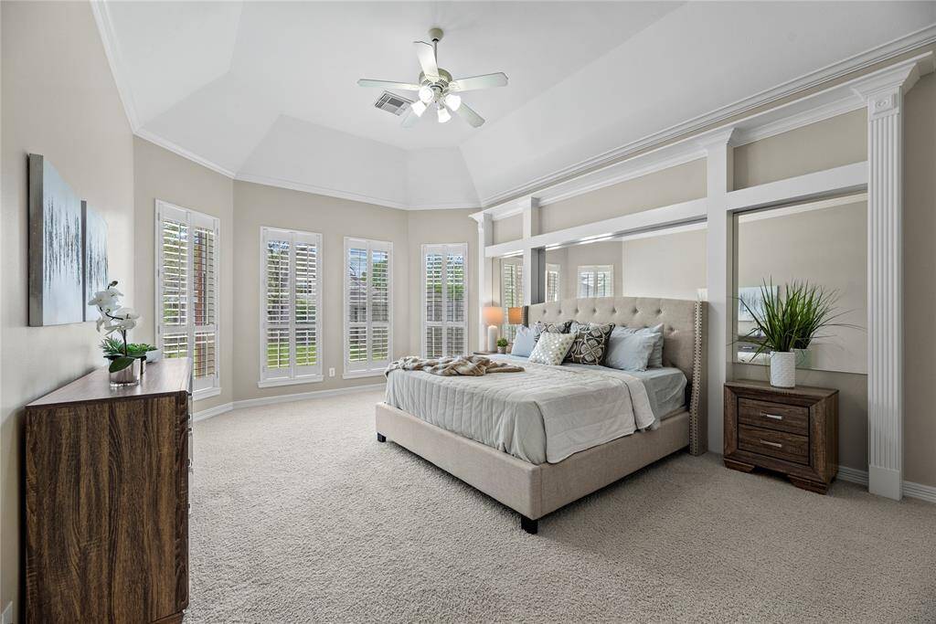 Every evening will be more relaxing with a grand primary suite!