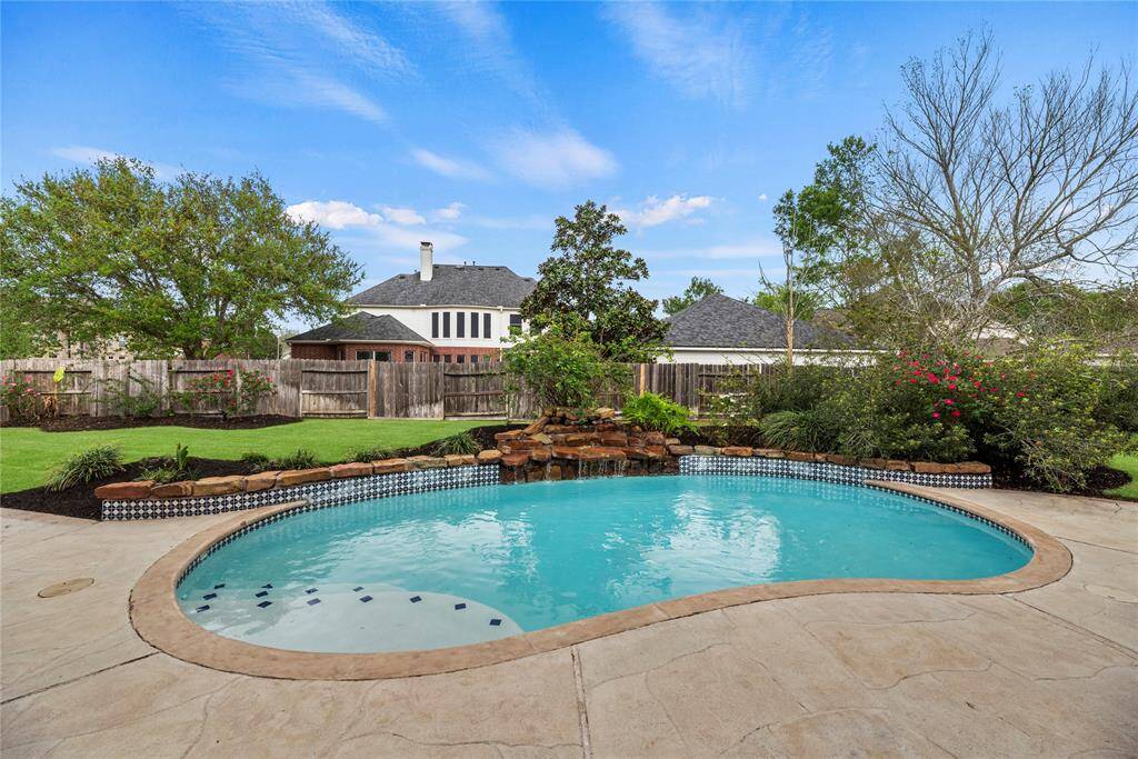 Children and dogs may easily play in the ample green space! Sit by the pool, as the kiddos and their friends float by on inflatable avocados and doughnuts!