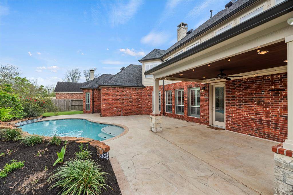 The wide patio has tons of space for al fresco dining. Chat with friends over cocktails, as the kiddos and dogs play.
