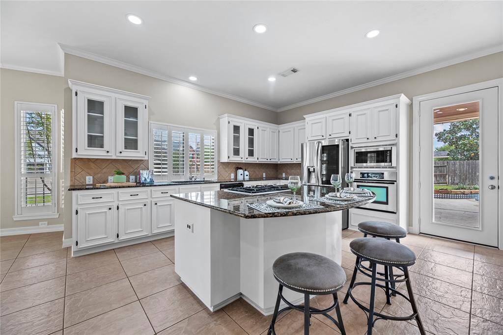 Entertaining is a breeze with an open-concept kitchen and living area. Whip up appetizers for your guests in your air-fryer or enlist their help to bake several dozen cookies for the upcoming charity bake-sale!