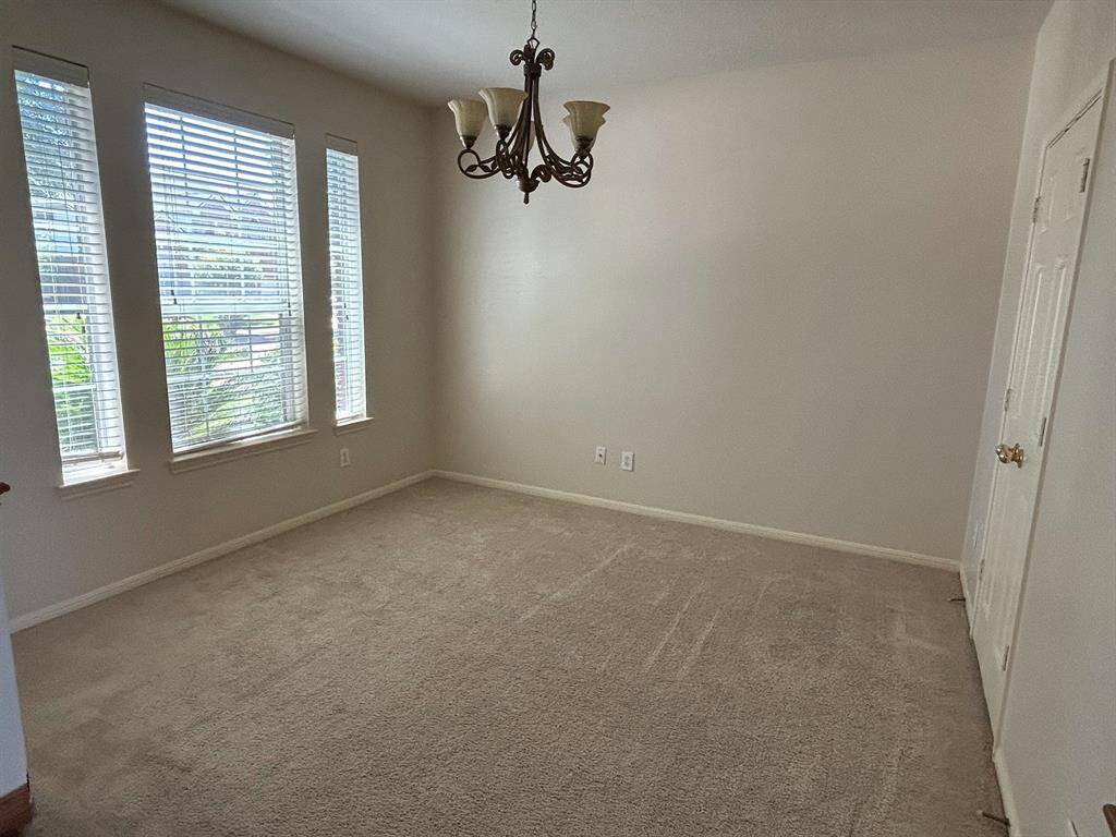 Dinning room leading to kitchen.