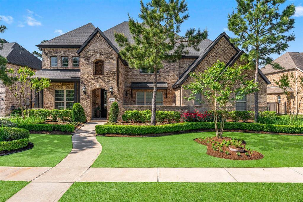Welcome to home to 3974 Rolling Thicket!