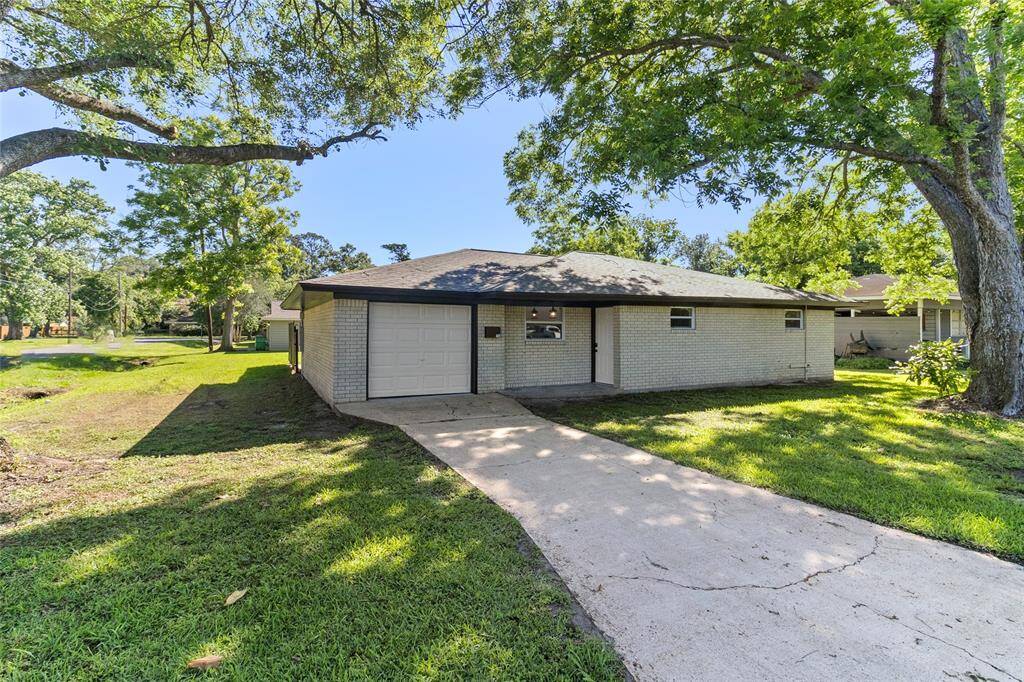 Welcome to 401 Fig. Shaded lot with large trees.