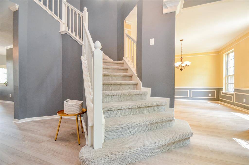 DRAMATIC STAIRCASE