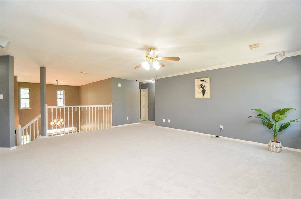 GAMEROOM WITH SPEAKERS