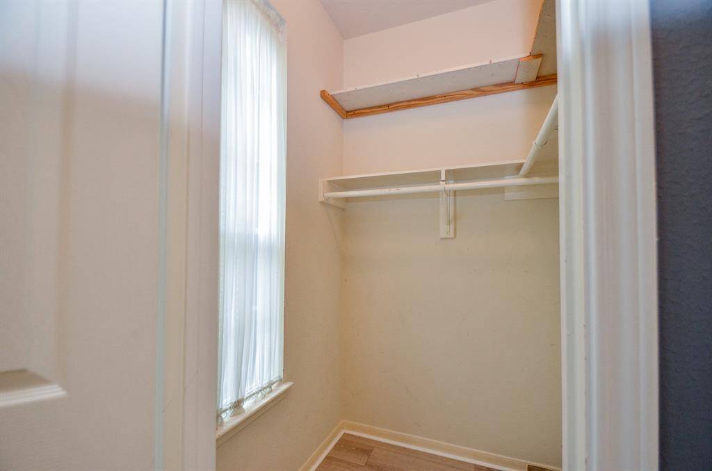 CLOSET DOWNSTAIRS BY THE FRONT DOOR HAS A WINDOW!!