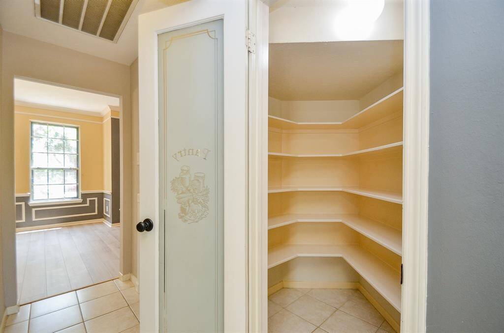 LARGE PANTRY