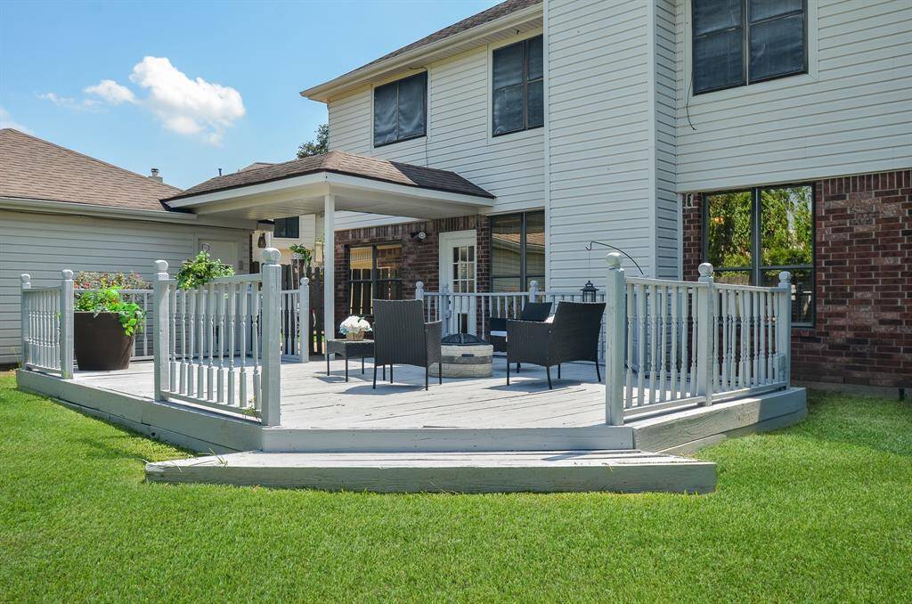 WELCOMING PATIO DECK FOR RELAXING EVENINGS!