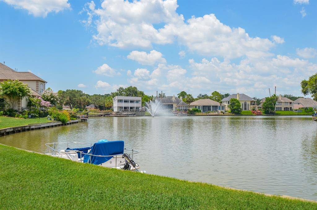 ACCESS TO MARINA FOR YOUR BOATING EXPERIENCE!!
