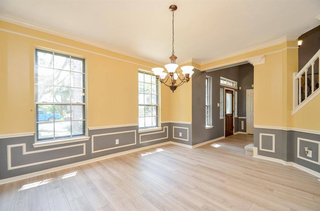 DINING ROOM TO THE RIGHT OF FRONT ENTRANCE WITH DIRECT ACCESS TO KITCHEN