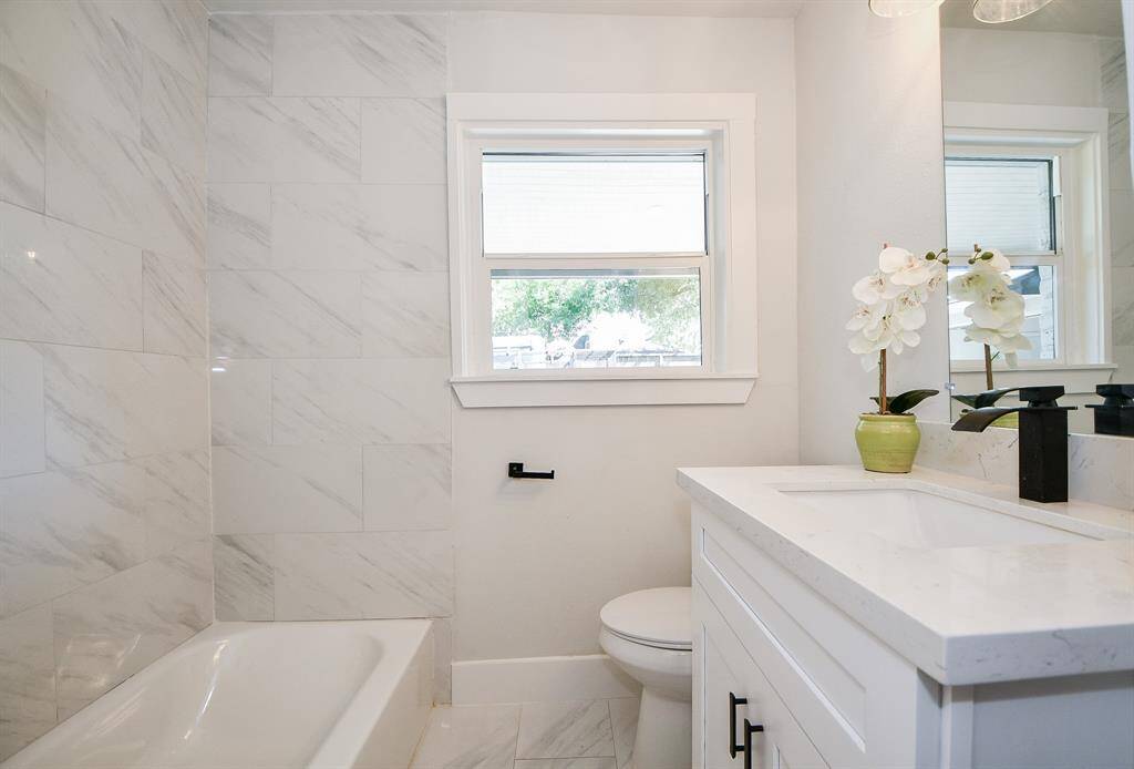 Guest bathroom - Modern and Amazing!