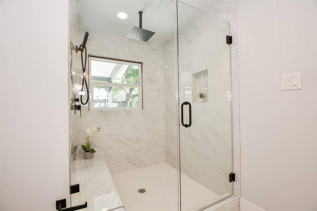 Sexy Shower - New and inviting