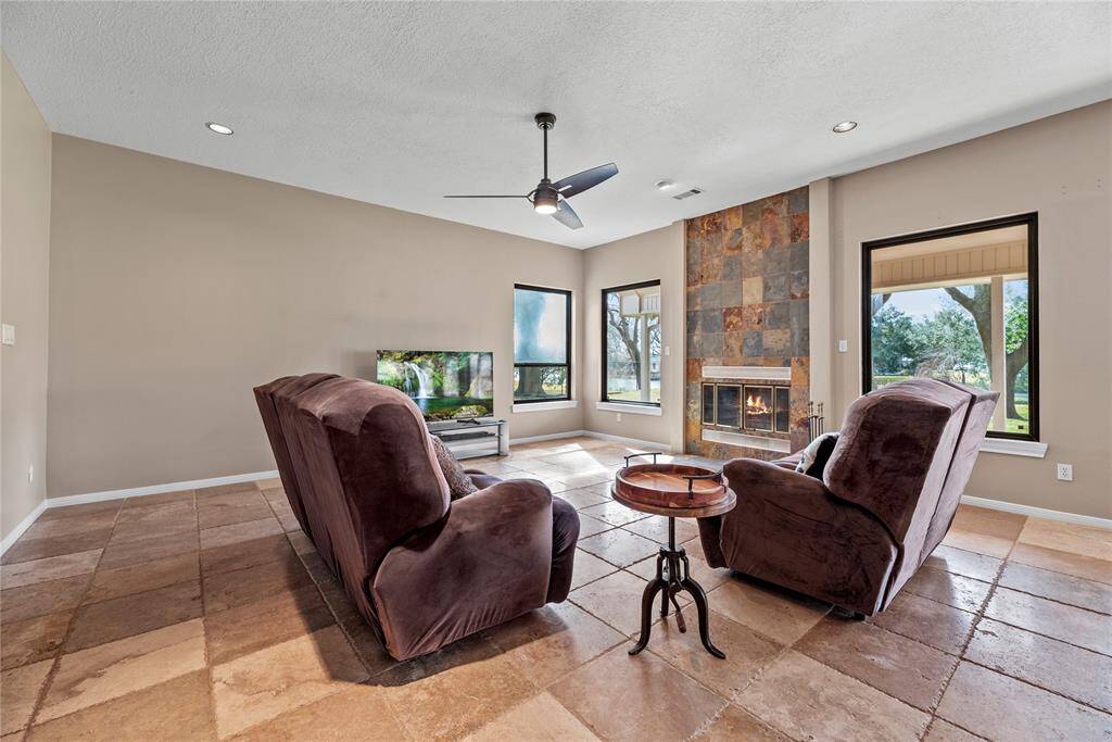 Time spent with loved ones in the family room is easily cherished!